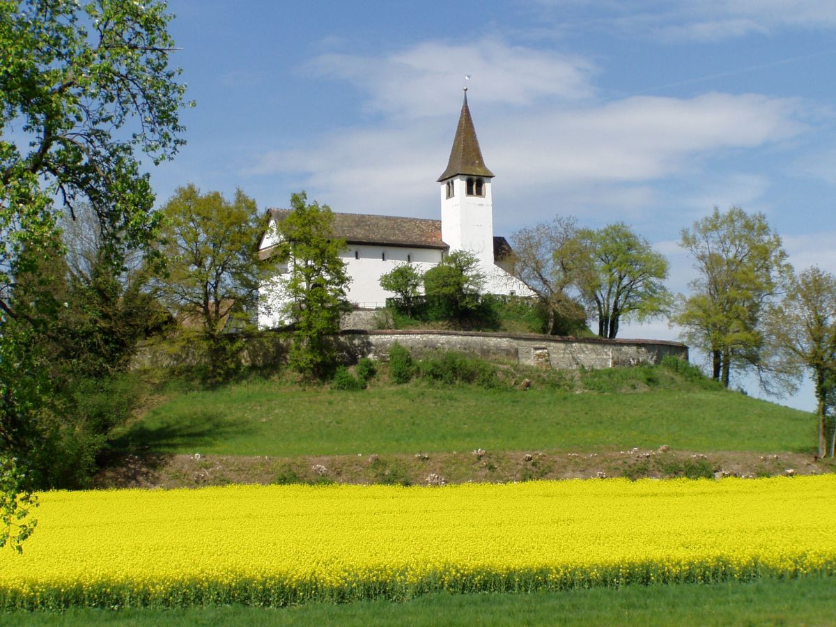 Die Bergkirche im Frühling