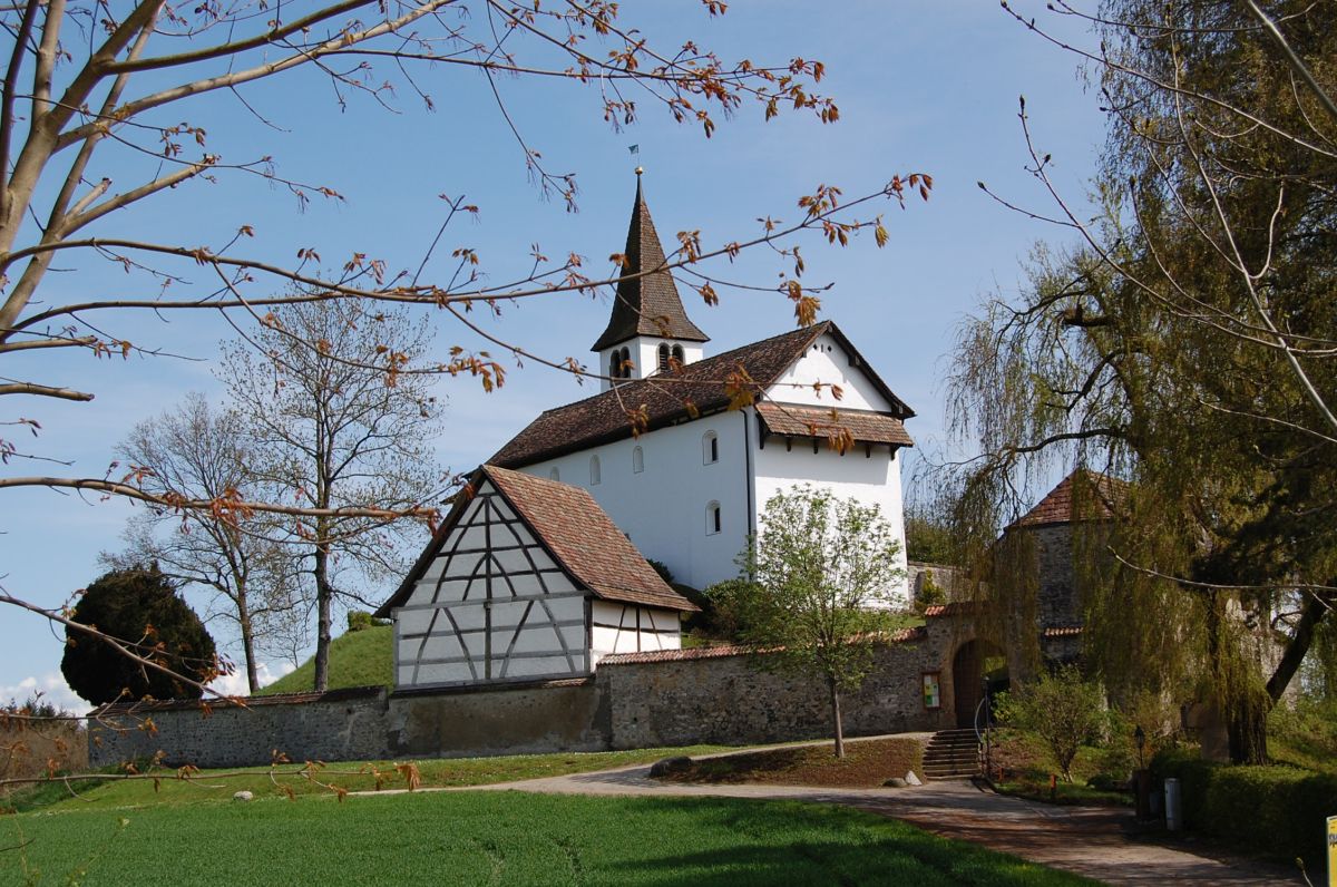 Die Bergkirche im Frühling